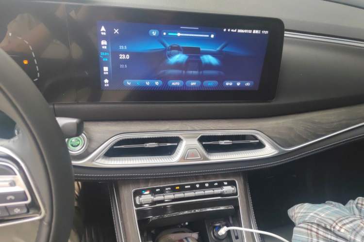 Used Landian E5 2023 1.5L DE-i 100KM Zhenxiang Edition 7-Seater Audio And AC Panel