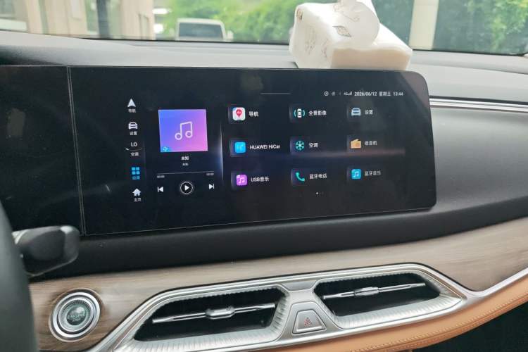 Used Landian E5 2023 1.5L DE-i 100KM Zhenxiang Edition 7-Seater Audio And AC Panel