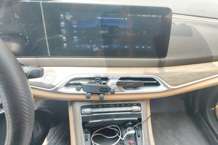 Used Landian E5 2023 1.5L DE-i 100KM Enjoyment Version 5 Seats Audio And AC Panel
