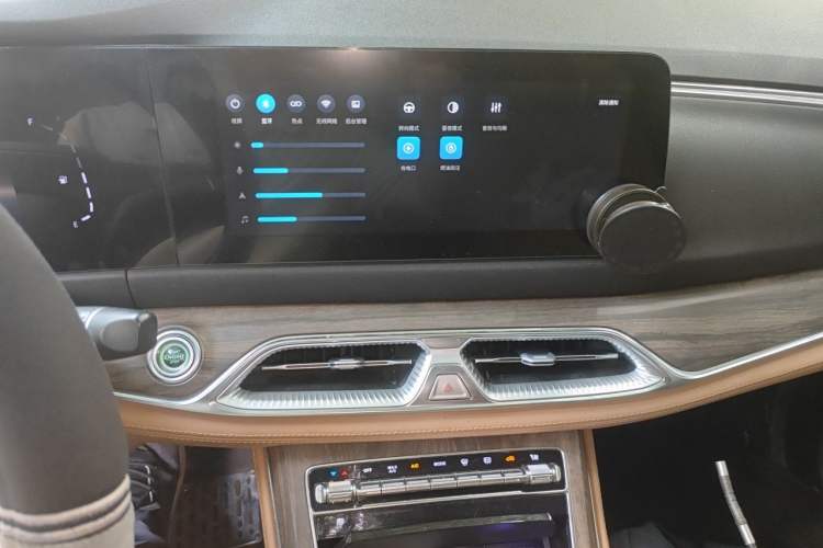 Used Landian E5 2023 1.5L DE-i 100KM Comfort Edition 7-Seater Audio And AC Panel