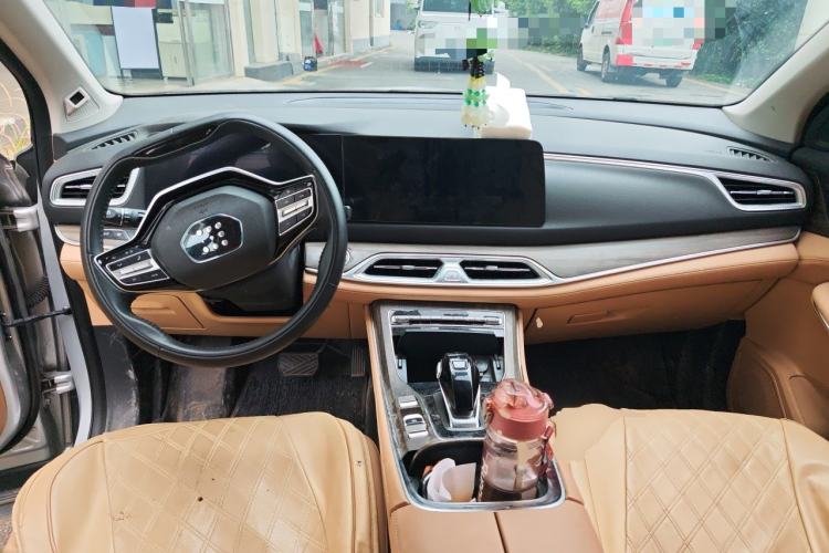 Used Landian E5 2023 1.5L DE-i 100KM Zhenxiang Edition 7-Seater Center Console