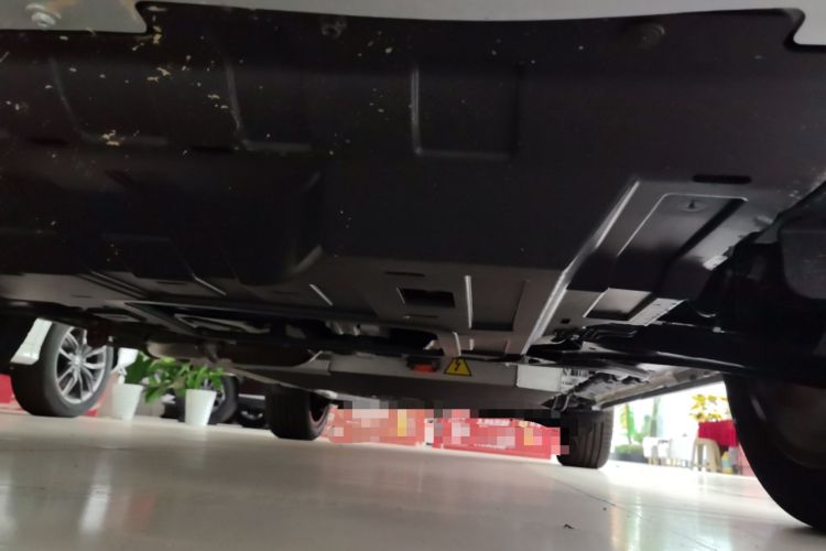 Used Landian E5 2023 1.5L DE-i 100KM Zhenxiang Edition 7-Seater Chassis Front
