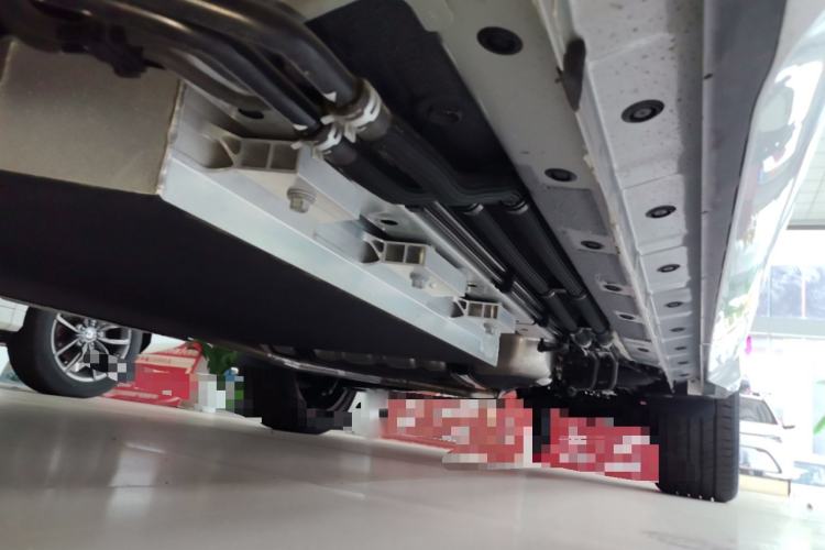 Used Landian E5 2023 1.5L DE-i 100KM Zhenxiang Edition 7-Seater Chassis Front Left
