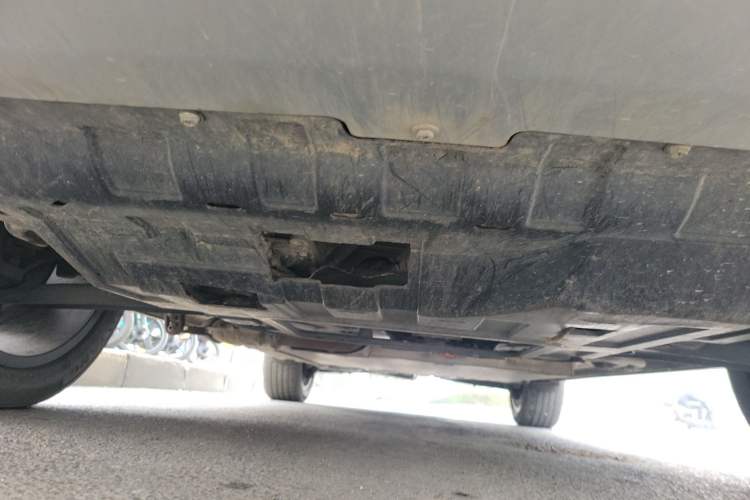 Used Landian E5 2023 1.5L DE-i 110KM Flagship 7-Seater Chassis Front