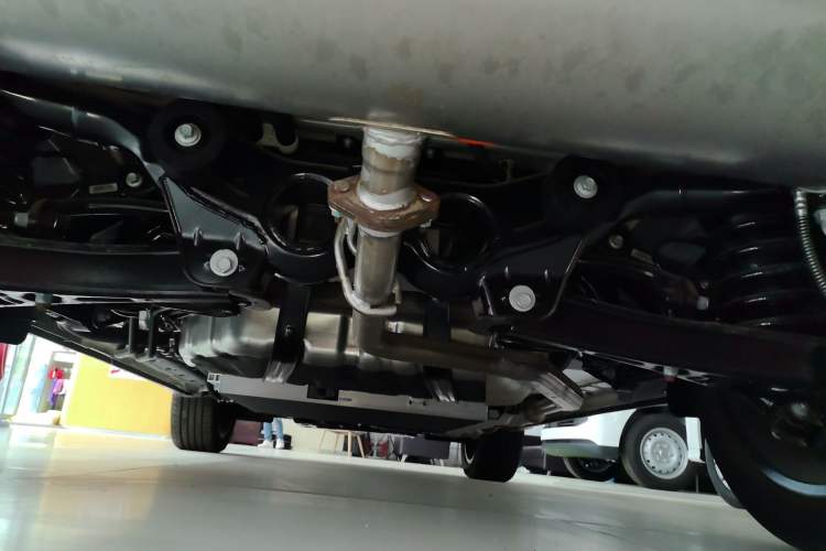 Used Landian E5 2023 1.5L DE-i 100KM Zhenxiang Edition 7-Seater Chassis Rear