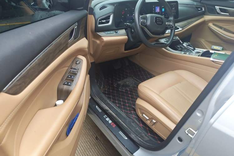 Used Landian E5 2023 1.5L DE-i 100KM Zhenxiang Edition 5-seater Driver Seat