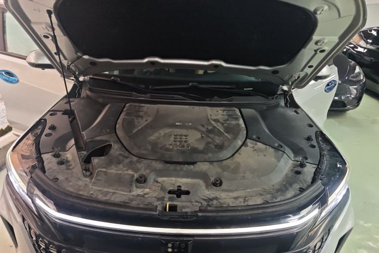 Used Landian E5 2023 1.5L DE-i 110 km Flagship Model 5 Seats Engine Bay