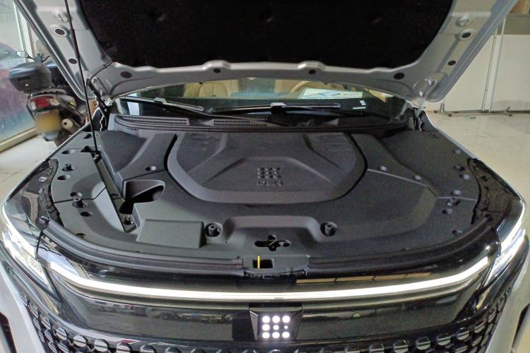 Used Landian E5 2023 1.5L DE-i 100KM Zhenxiang Edition 7-Seater Engine Bay