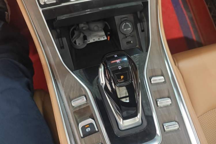 Used Landian E5 2023 1.5L DE-i 100KM Zhenxiang Edition 7-Seater Gear Lever