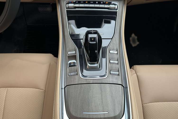 Used Landian E5 2023 1.5L DE-i 110KM Flagship 7-Seater Gear Lever