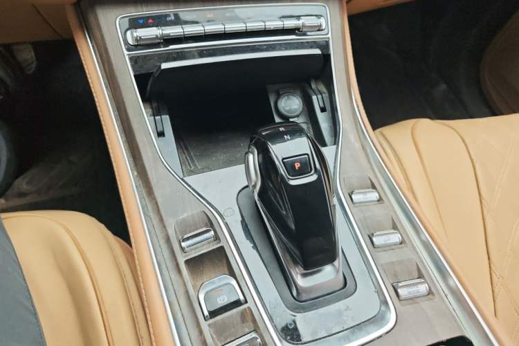 Used Landian E5 2023 1.5L DE-i 100KM Zhenxiang Edition 7-Seater Gear Lever