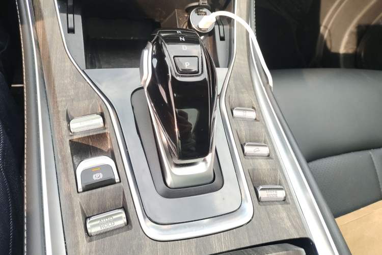 Used Landian E5 2023 1.5L DE-i 100KM Zhenxiang Edition 7-Seater Gear Lever
