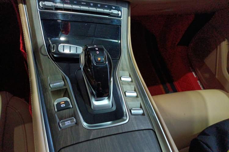Used Landian E5 2023 1.5L DE-i 100KM Zhenxiang Edition 7-Seater Gear Lever