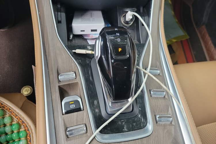 Used Landian E5 2023 1.5L DE-i 110KM Flagship 7-Seater Gear Lever