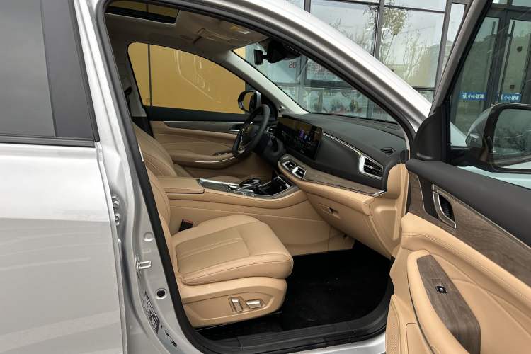 Used Landian E5 2023 1.5L DE-i 110KM Flagship 7-Seater Interior 10