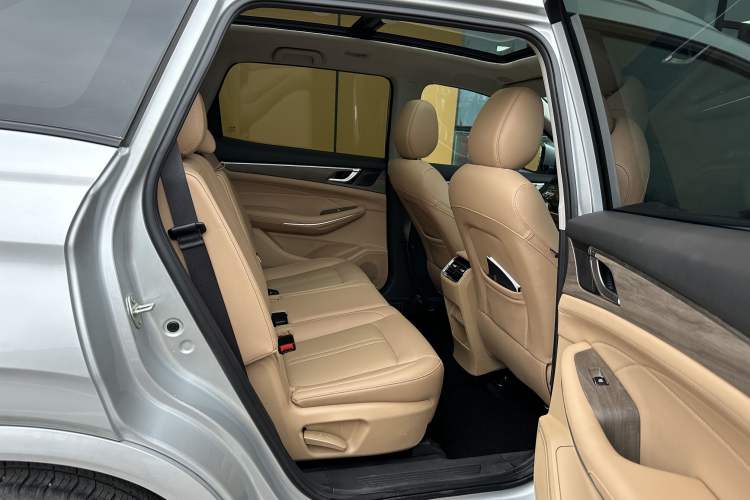 Used Landian E5 2023 1.5L DE-i 110KM Flagship 7-Seater Interior 11