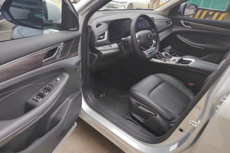 Used Landian E5 2023 1.5L DE-i 100KM Comfort Edition 7-Seater Interior 3
