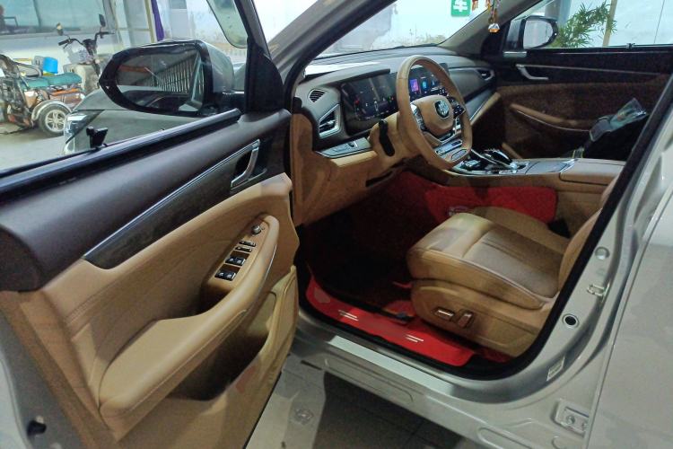 Used Landian E5 2023 1.5L DE-i 100KM Zhenxiang Edition 7-Seater Interior 3