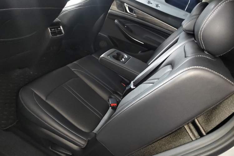 Used Landian E5 2023 1.5L DE-i 100KM Comfort Edition 7-Seater Interior 4