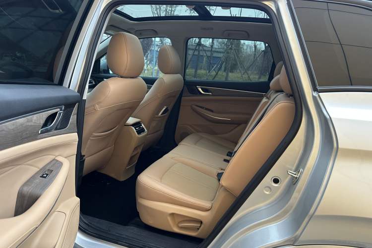 Used Landian E5 2023 1.5L DE-i 110KM Flagship 7-Seater Interior 5