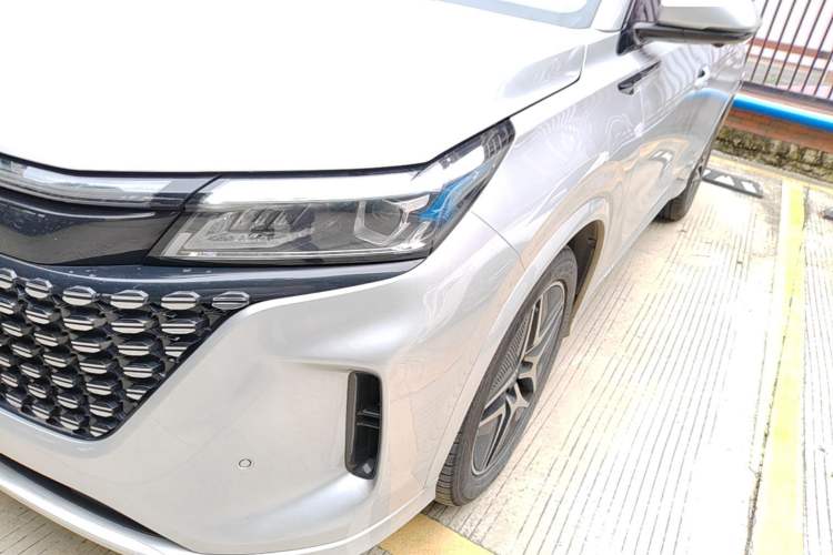 Used Landian E5 2023 1.5L DE-i 100KM Zhenxiang Edition 7-Seater Left Front Headlight