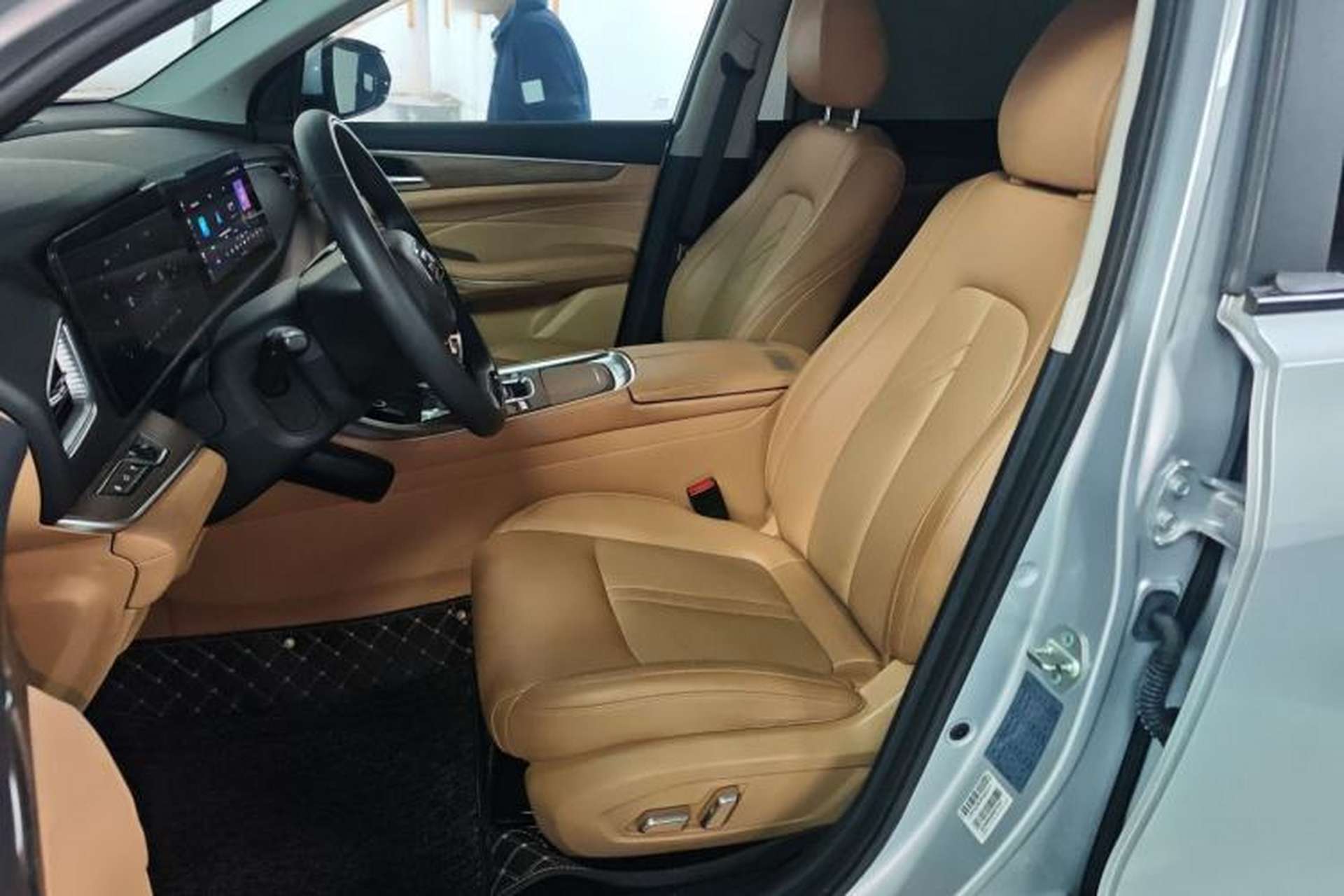 Used Landian E5 2023 1.5L DE-i 110 km Flagship Model 5 Seats Left Front Seat