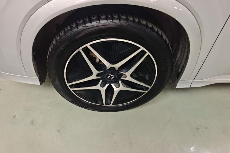 Used Landian E5 2023 1.5L DE-i 110 km Flagship Model 5 Seats Left Front Wheel Hub