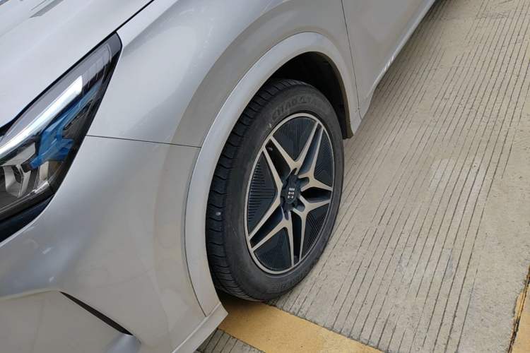 Used Landian E5 2023 1.5L DE-i 100KM Zhenxiang Edition 7-Seater Left Front Wheel Hub