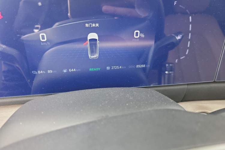 Used Landian E5 2023 1.5L DE-i 110KM Flagship 7-Seater Odometer Close Up