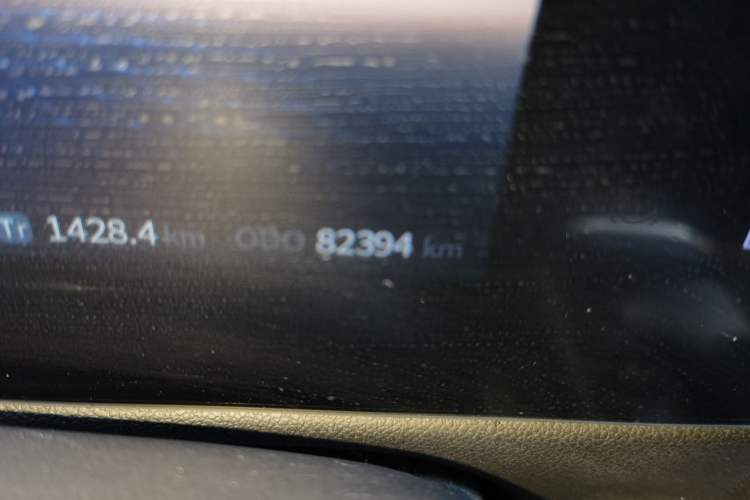 Used Landian E5 2023 1.5L DE-i 110 km Flagship Model 5 Seats Odometer Close Up