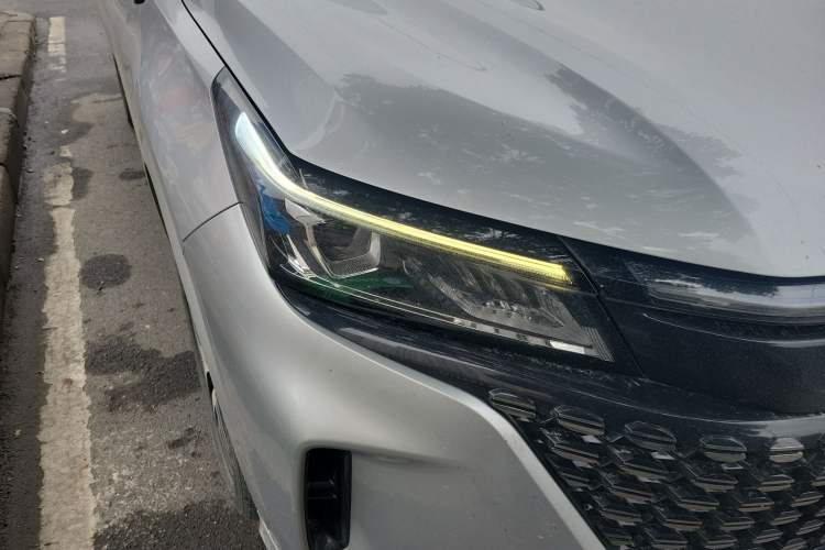 Used Landian E5 2023 1.5L DE-i 110KM Flagship 7-Seater Right Front Headlight