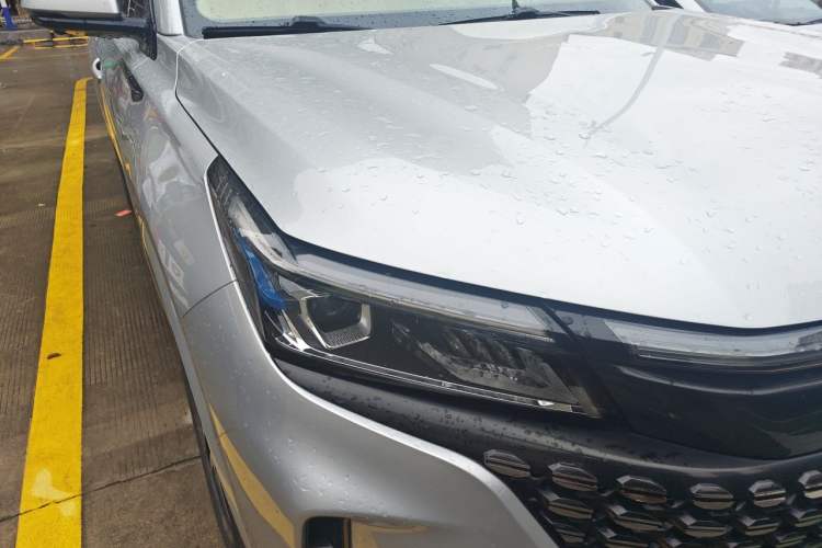 Used Landian E5 2023 1.5L DE-i 100KM Zhenxiang Edition 5-seater Right Front Headlight