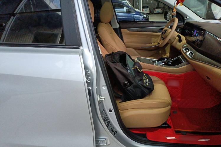Used Landian E5 2023 1.5L DE-i 100KM Zhenxiang Edition 7-Seater Right Front Seat