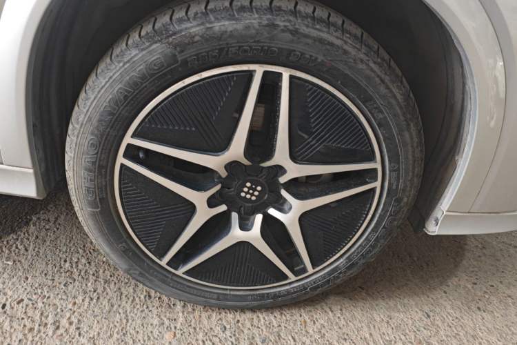 Used Landian E5 2023 1.5L DE-i 100KM Zhenxiang Edition 7-Seater Right Front Wheel Hub