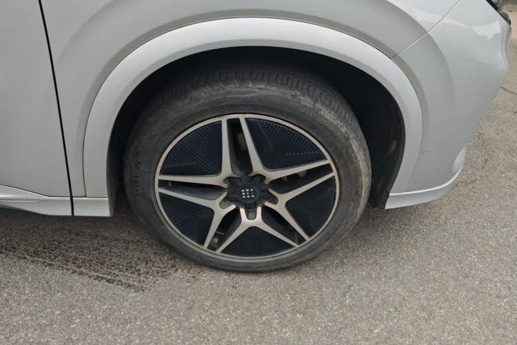 Used Landian E5 2023 1.5L DE-i 100KM Zhenxiang Edition 7-Seater Right Front Wheel Hub