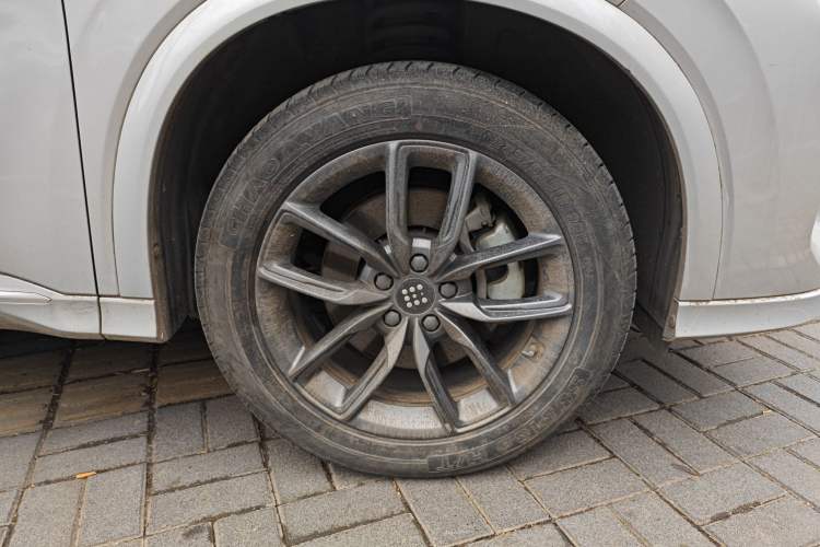 Used Landian E5 2023 1.5L DE-i 100KM Enjoyment Version 5 Seats Right Front Wheel Hub
