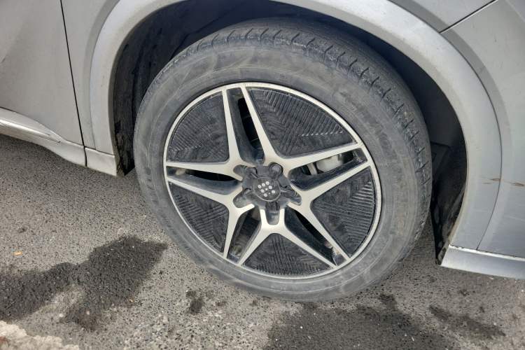 Used Landian E5 2023 1.5L DE-i 110KM Flagship 7-Seater Right Front Wheel Hub