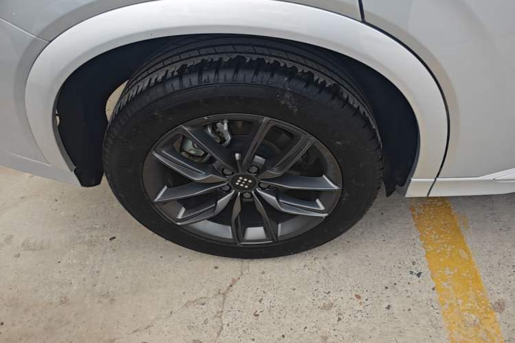 Used Landian E5 2023 1.5L DE-i 100KM Enjoyment Version 5 Seats Right Rear Wheel Hub