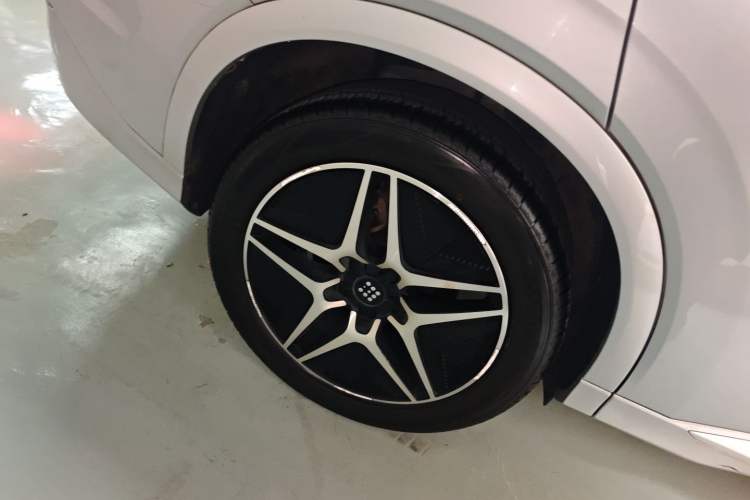 Used Landian E5 2023 1.5L DE-i 110 km Flagship Model 5 Seats Right Rear Wheel Hub