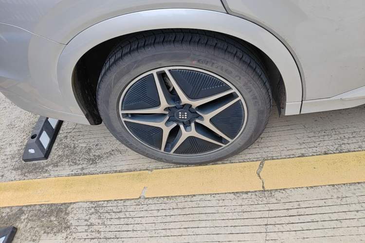Used Landian E5 2023 1.5L DE-i 100KM Zhenxiang Edition 7-Seater Right Rear Wheel Hub