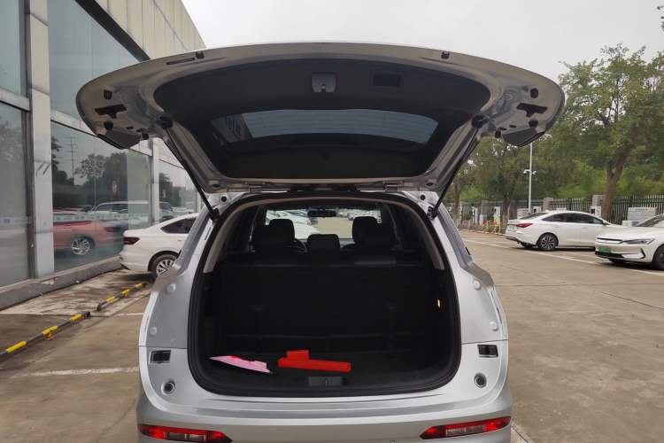 Used Landian E5 2023 1.5L DE-i 100KM Comfort Edition 7-Seater Trunk