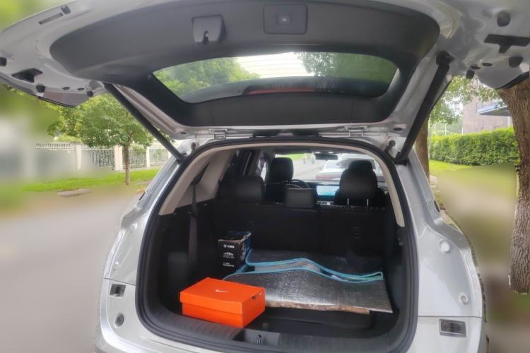 Used Landian E5 2023 1.5L DE-i 100KM Zhenxiang Edition 7-Seater Trunk