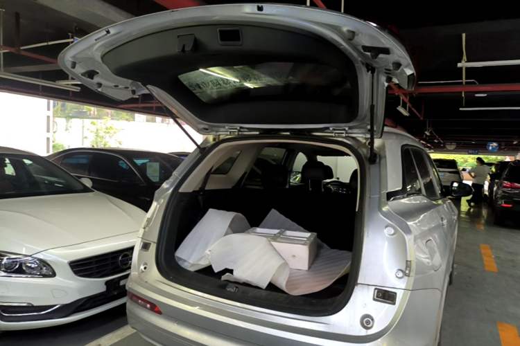 Used Landian E5 2023 1.5L DE-i 100KM Comfort Edition 7-Seater Trunk