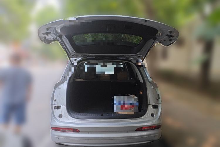 Used Landian E5 2023 1.5L DE-i 100KM Comfort Edition 7-Seater Trunk