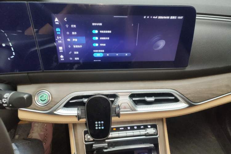 Used Landian E5 2023 1.5L DE-i 100KM Comfort Edition 7-Seater Audio And AC Panel