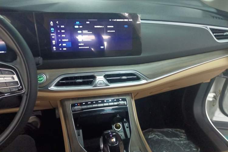 Used Landian E5 2023 1.5L DE-i 100KM Zhenxiang Edition 7-Seater Audio And AC Panel