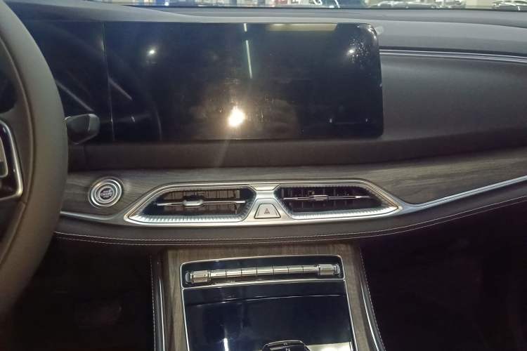 Used Landian E5 2023 1.5L DE-i 100KM Zhenxiang Edition 5-seater Audio And AC Panel