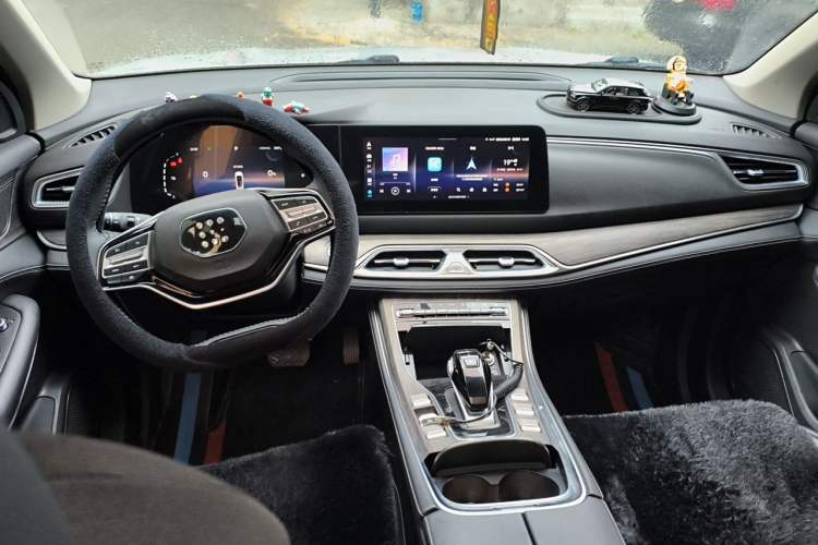 Used Landian E5 2023 1.5L DE-i 100KM Comfort Edition 7-Seater Center Console