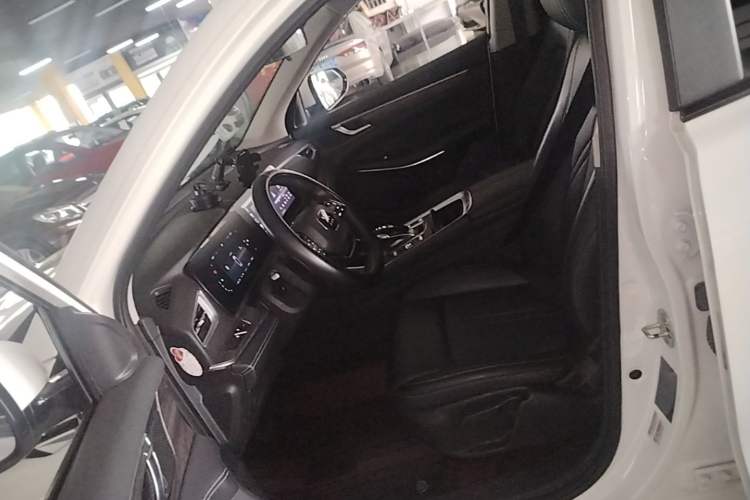 Used Landian E5 2023 1.5L DE-i 100KM Comfort Edition 7-Seater Driver Seat