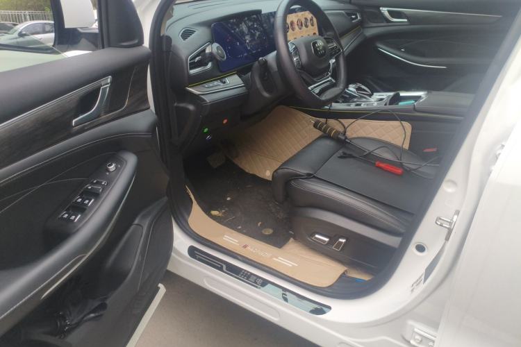 Used Landian E5 2023 1.5L DE-i 100KM Zhenxiang Edition 5-seater Driver Seat